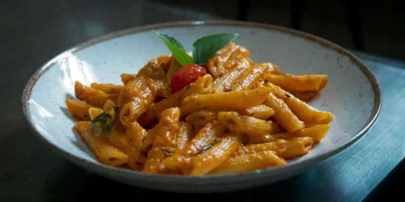 Creamy pasta with vegetables and olive oil